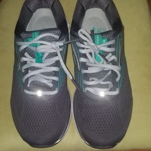 Brooks Womens Wide Walking Shoes